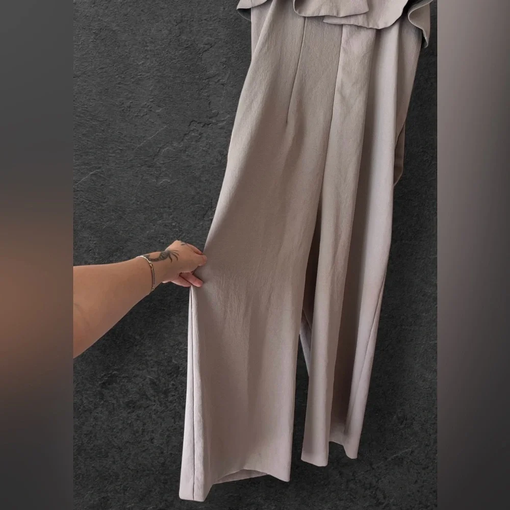 Aritzia Babaton Concrete Beton Gray Strapless Flutter Ruffle Jumpsuit Size 8 - Picture 10 of 12